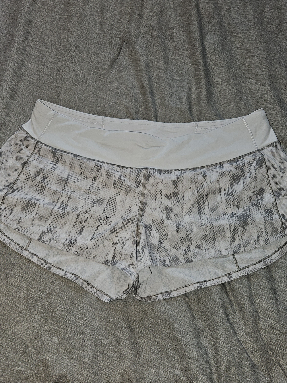 lululemon athletica Light Gray Printed Running Shorts